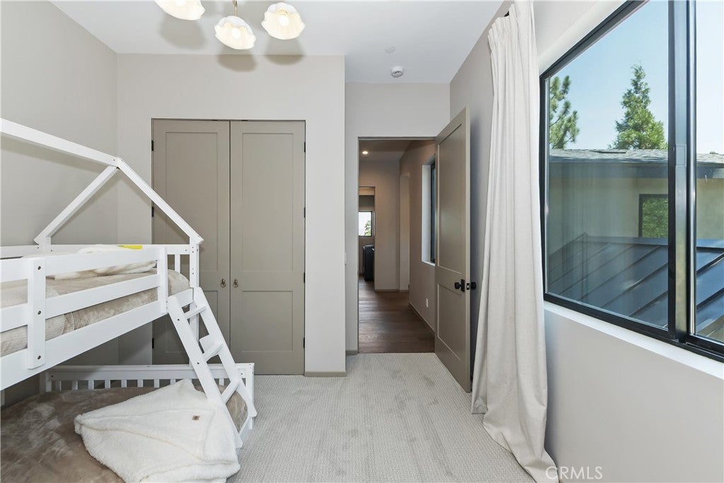 Lake Arrowhead, California, 92352, United States, 3 Bedrooms Bedrooms, ,3 BathroomsBathrooms,Residential,Active,1972160