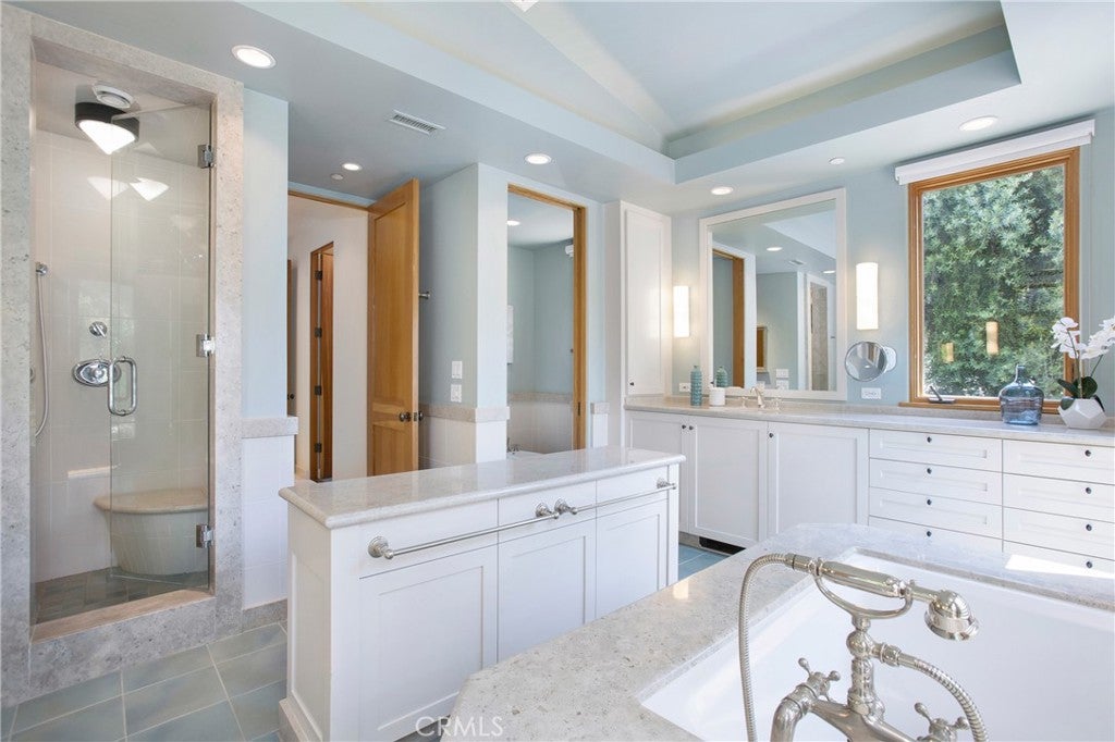 Silverado, California, 92676, United States, 6 Bedrooms Bedrooms, ,9 BathroomsBathrooms,Residential,Active,1926709