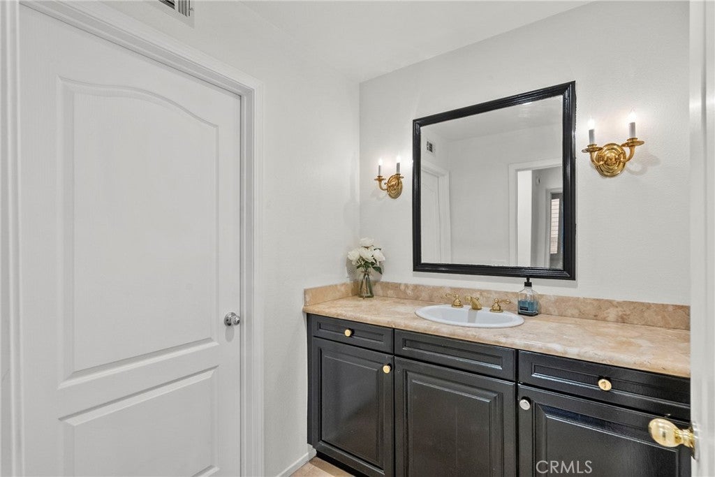 Canoga Park, California, 91304, United States, 5 Bedrooms Bedrooms, ,5 BathroomsBathrooms,Residential,Active,2006939