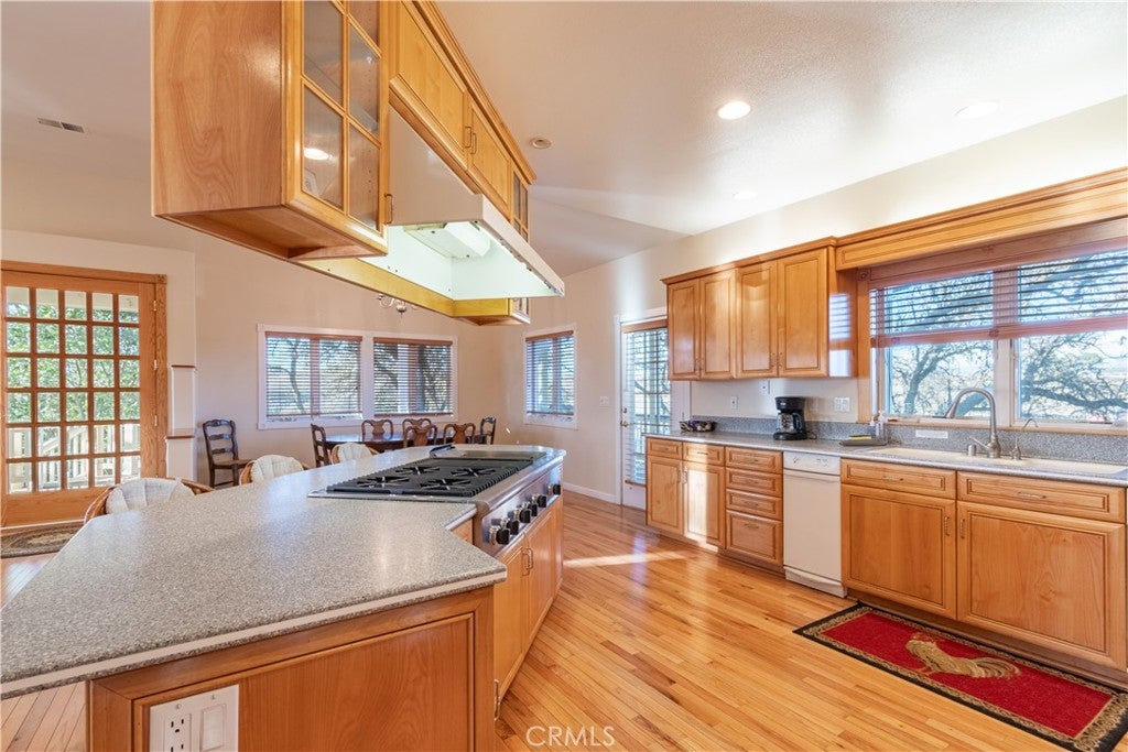 Paso Robles, California, 93446, United States, 5 Bedrooms Bedrooms, ,6 BathroomsBathrooms,Residential,Active,1821961