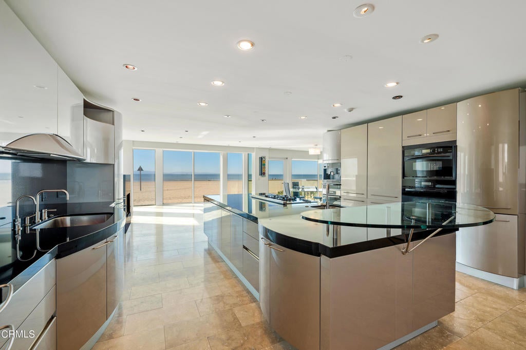 Oxnard, California, 93035, United States, 4 Bedrooms Bedrooms, ,5 BathroomsBathrooms,Residential,Active,1953419