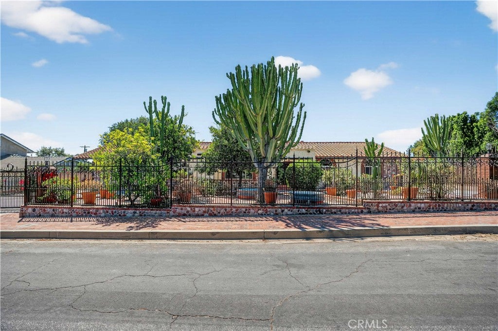 Granada Hills, California, 91344, United States, 5 Bedrooms Bedrooms, ,4 BathroomsBathrooms,Residential,Active,1929698