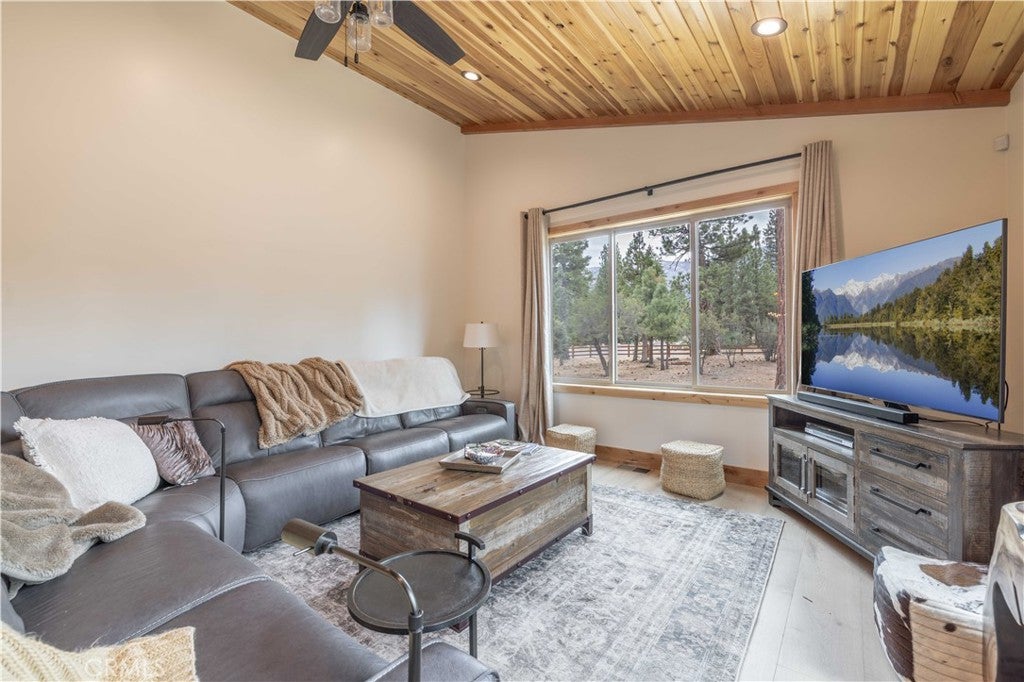 Big Bear City, California, 92314, United States, ,4 BathroomsBathrooms,Residential,Active,1839760