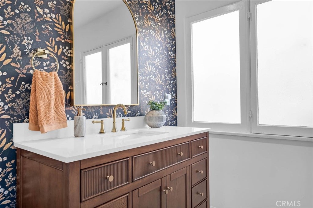 Glendale, California, 91202, United States, 3 Bedrooms Bedrooms, ,3 BathroomsBathrooms,Residential,Active,1967125