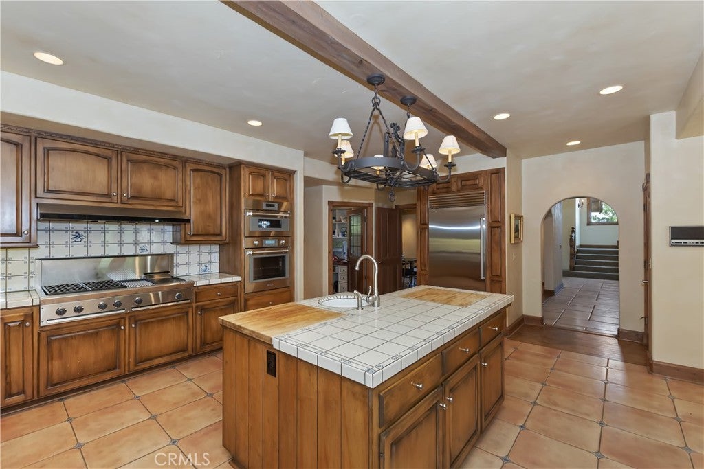 Lake Arrowhead, California, 92352, United States, 4 Bedrooms Bedrooms, ,5 BathroomsBathrooms,Residential,Active,1897983