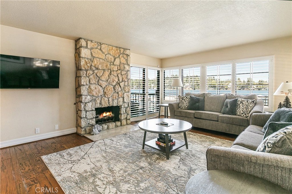 Lake Arrowhead, California, 92352, United States, 2 Bedrooms Bedrooms, ,3 BathroomsBathrooms,Residential,Active,1908134
