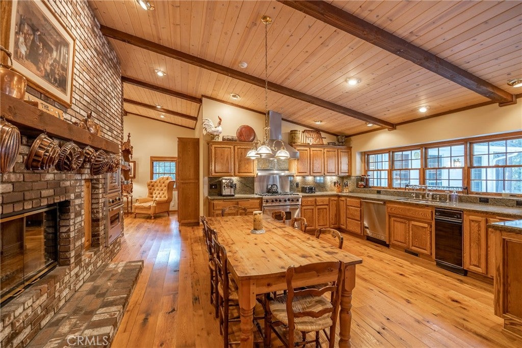 Big Bear Lake, California, 92315, United States, 4 Bedrooms Bedrooms, ,4 BathroomsBathrooms,Residential,Active,1914598