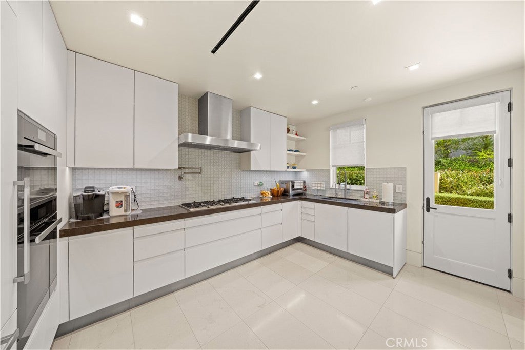 22588 Pacific Ln – image 10