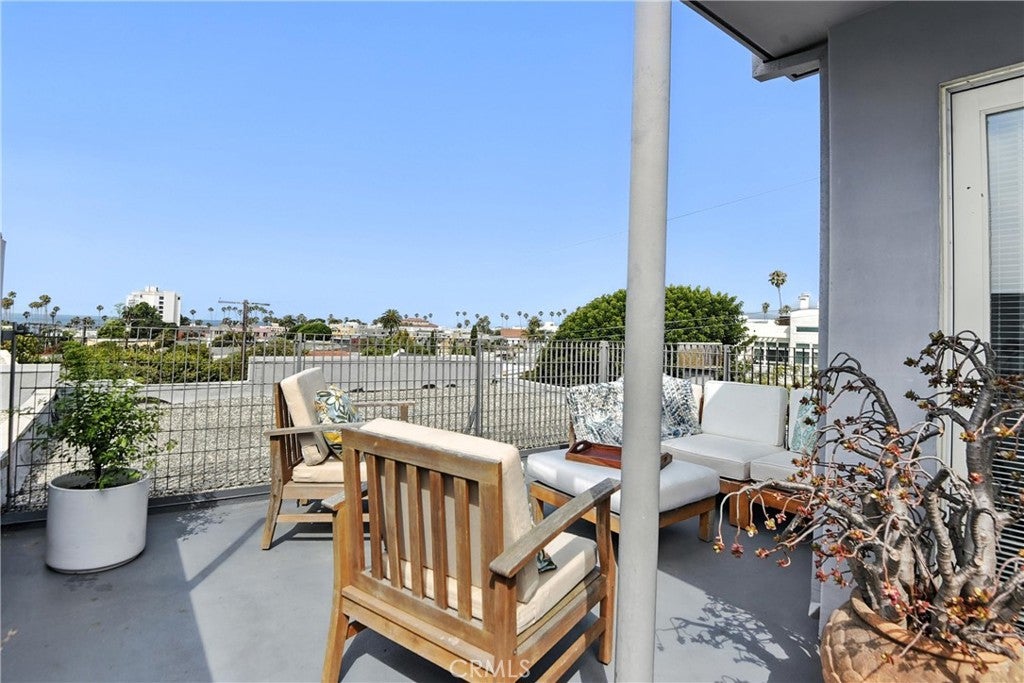 Santa Monica, California, 90405, United States, 3 Bedrooms Bedrooms, ,3 BathroomsBathrooms,Residential,Active,2008737