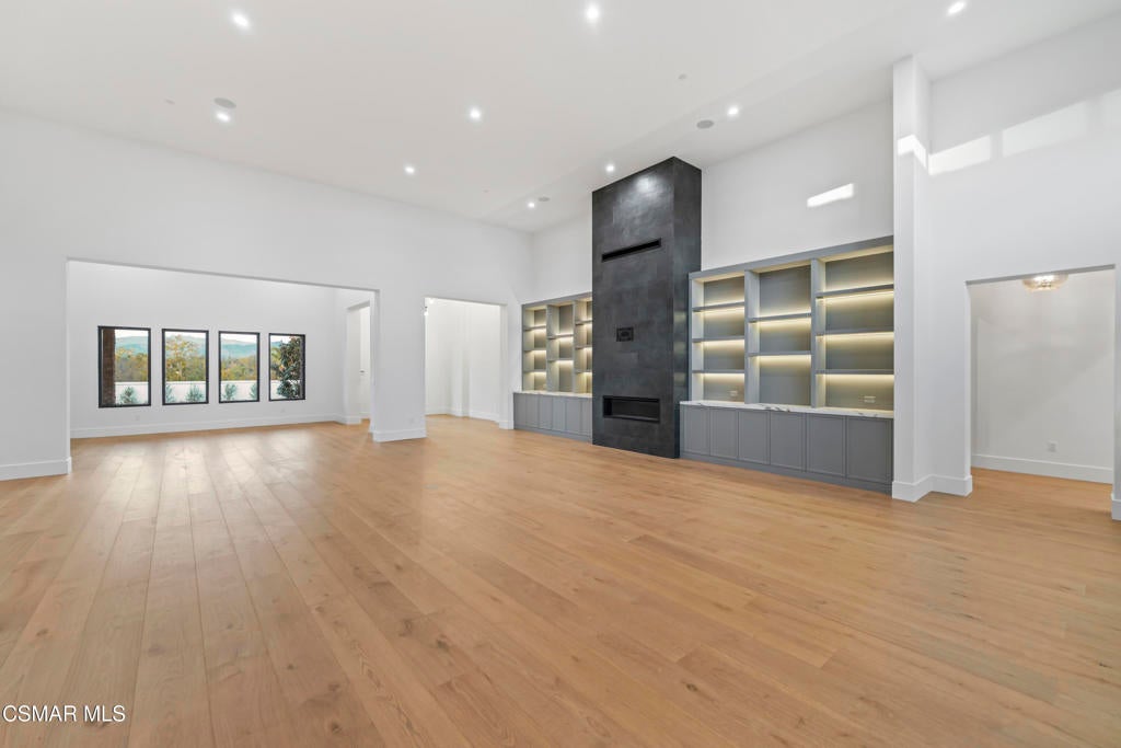 Camarillo, California, 93010, United States, 6 Bedrooms Bedrooms, ,7 BathroomsBathrooms,Residential,Active,2013156