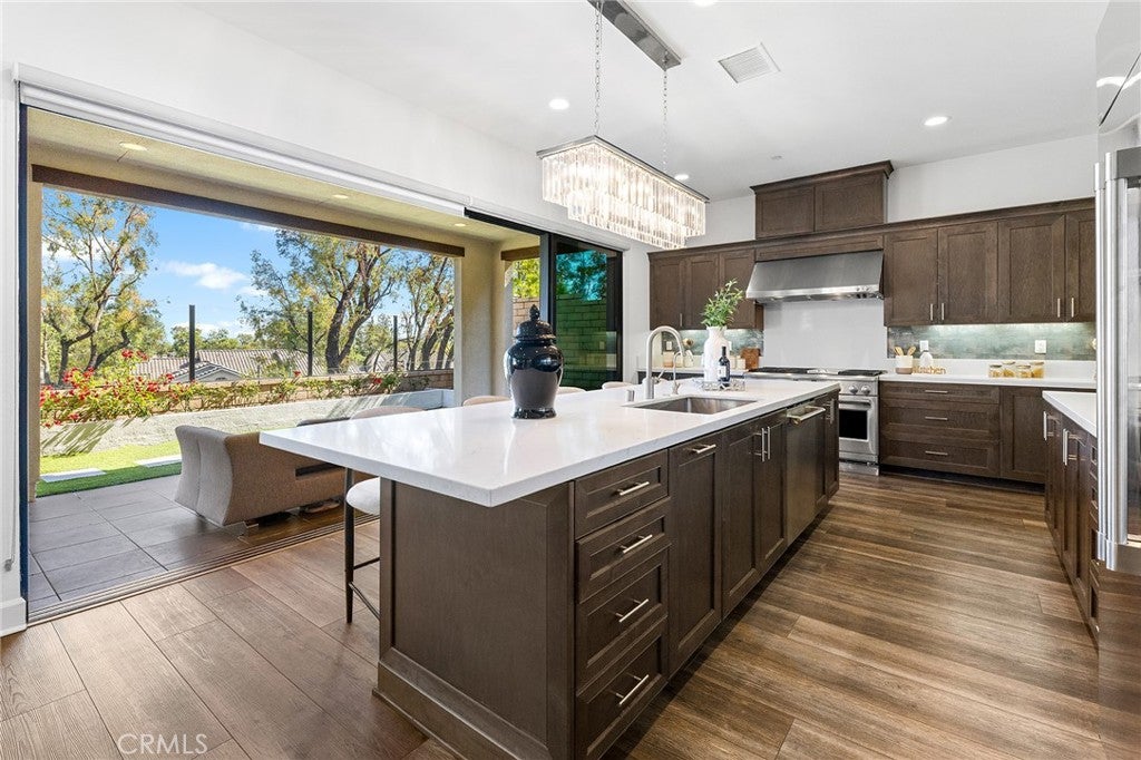 Lake Forest, California, 92630, United States, 5 Bedrooms Bedrooms, ,6 BathroomsBathrooms,Residential,Active,1801044