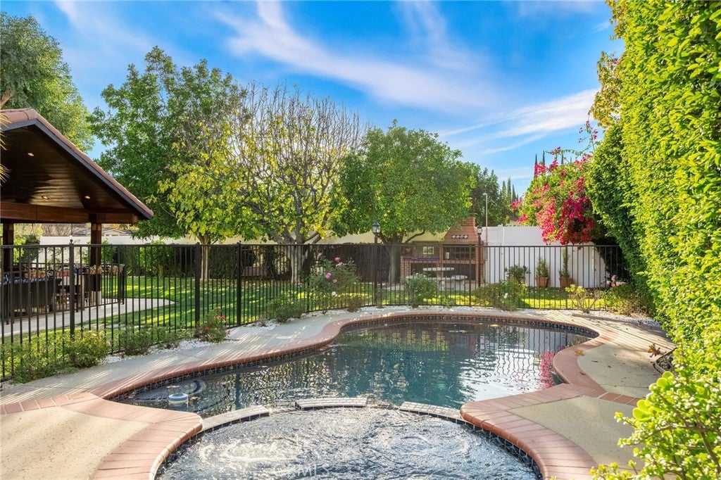 Chatsworth, California, 91311, United States, 4 Bedrooms Bedrooms, ,3 BathroomsBathrooms,Residential,Active,2006764