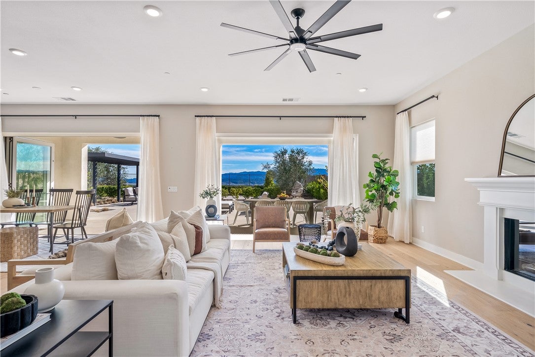 Castaic, California, 91384, United States, 6 Bedrooms Bedrooms, ,6 BathroomsBathrooms,Residential,Active,2006979