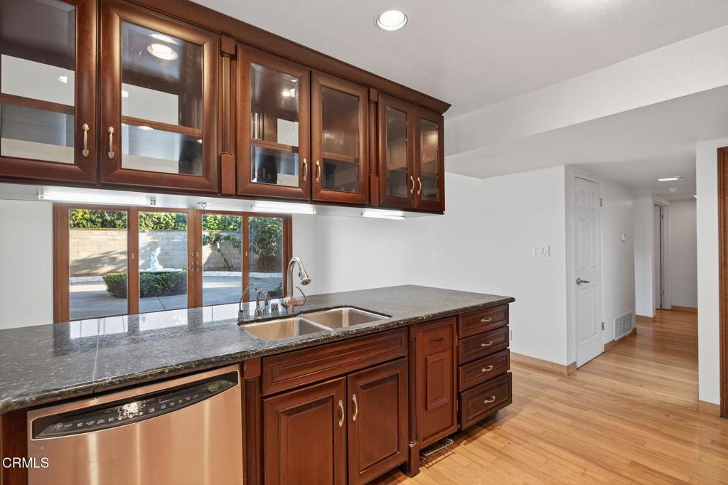Ventura, California, 93001, United States, 5 Bedrooms Bedrooms, ,3 BathroomsBathrooms,Residential,Active,1922272