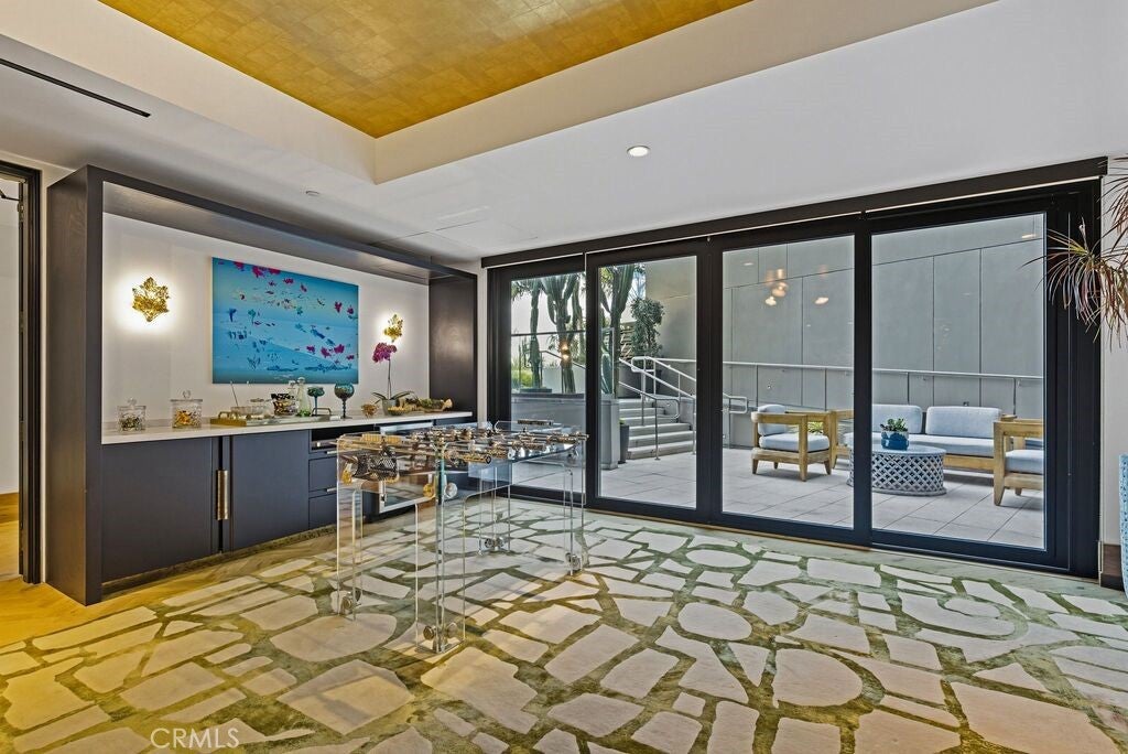 Los Angeles, California, 90069, United States, 2 Bedrooms Bedrooms, ,3 BathroomsBathrooms,Residential,Active,1995278