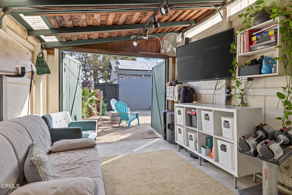 Oxnard, California, 93030, United States, 5 Bedrooms Bedrooms, ,2 BathroomsBathrooms,Residential,Active,1985561