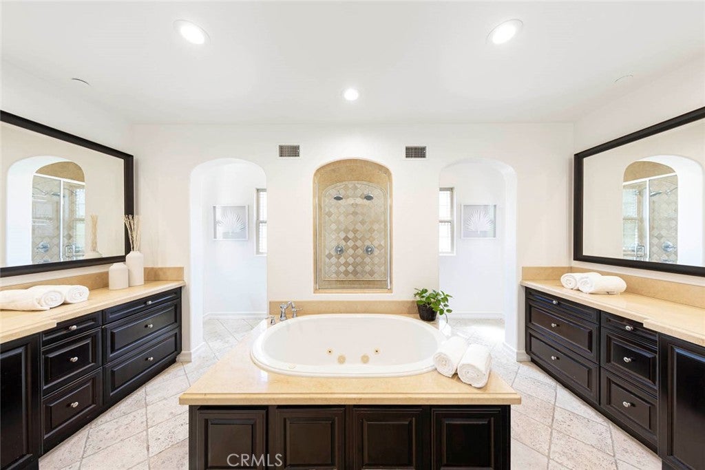 San Clemente, California, 92673, United States, 6 Bedrooms Bedrooms, ,5 BathroomsBathrooms,Residential,Active,1922275