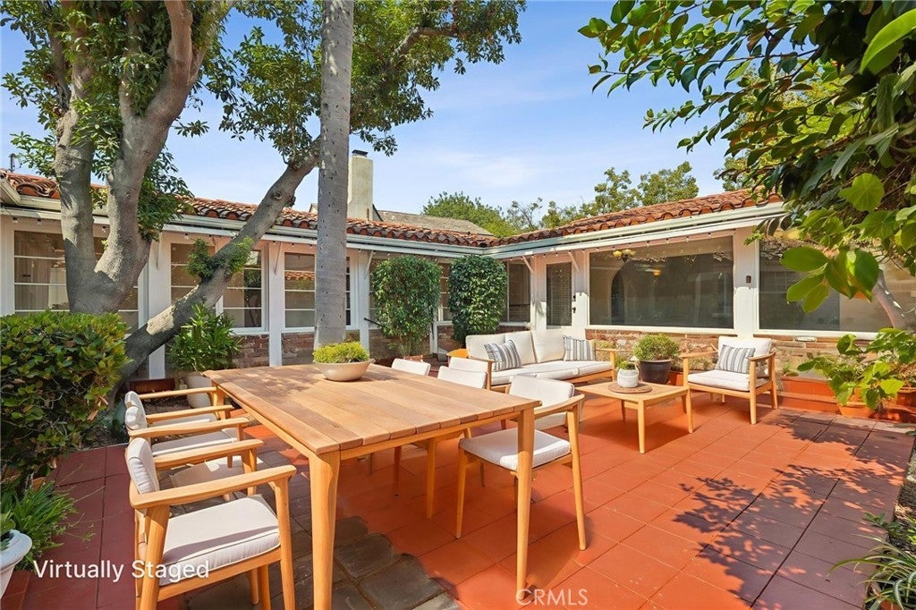 North Hollywood, California, 91602, United States, 3 Bedrooms Bedrooms, ,2 BathroomsBathrooms,Residential,Active,1914796