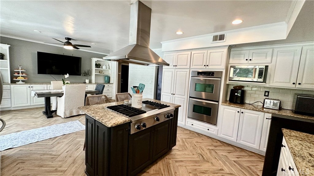 Porter Ranch, California, 91326, United States, 4 Bedrooms Bedrooms, ,3 BathroomsBathrooms,Residential,Active,1914580