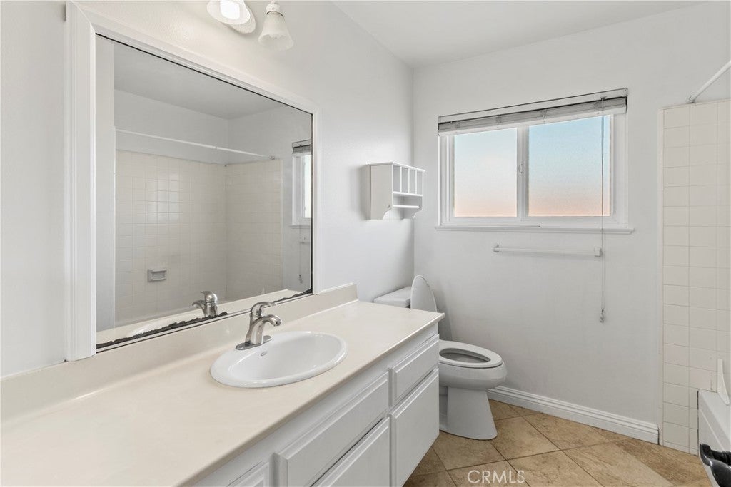 Fountain Valley, California, 92708, United States, 4 Bedrooms Bedrooms, ,3 BathroomsBathrooms,Residential,Active,1922326