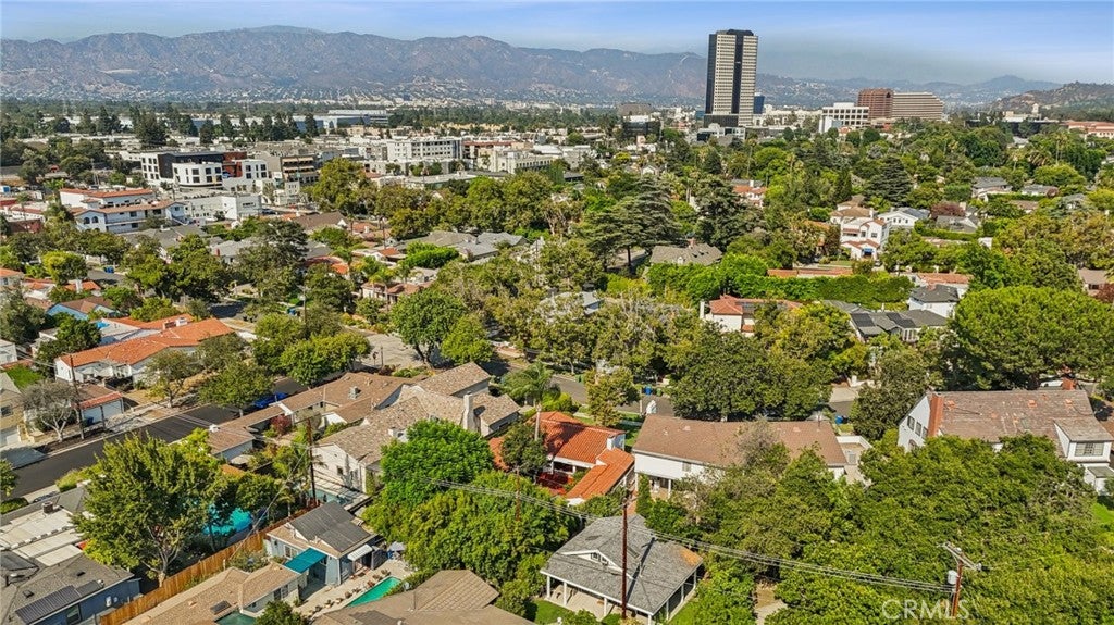 North Hollywood, California, 91602, United States, 3 Bedrooms Bedrooms, ,2 BathroomsBathrooms,Residential,Active,1914796