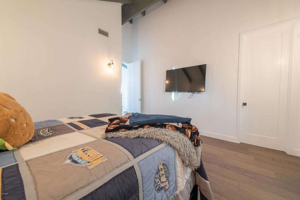 Ventura, California, 93001, United States, 3 Bedrooms Bedrooms, ,3 BathroomsBathrooms,Residential,Contingent,1944076