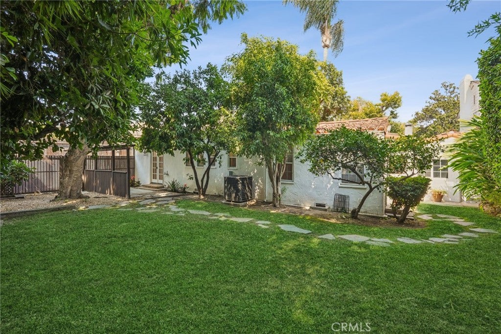 North Hollywood, California, 91602, United States, 3 Bedrooms Bedrooms, ,2 BathroomsBathrooms,Residential,Active,1914796