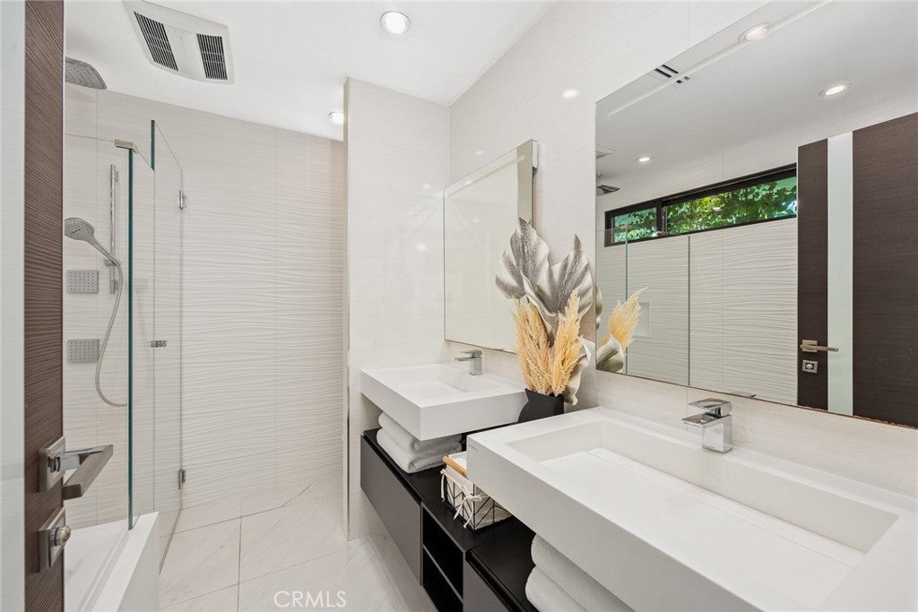 San Marino, California, 91108, United States, 4 Bedrooms Bedrooms, ,4 BathroomsBathrooms,Residential,Active,1909089