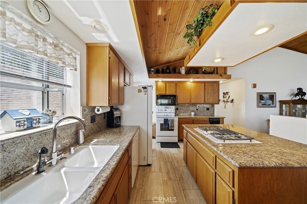 Big Bear Lake, California, 92315, United States, 4 Bedrooms Bedrooms, ,4 BathroomsBathrooms,Residential,Active,1858708