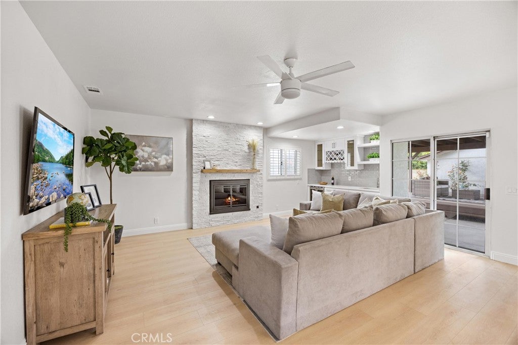 Downey, California, 90242, United States, 7 Bedrooms Bedrooms, ,6 BathroomsBathrooms,Residential,Contingent,1829948