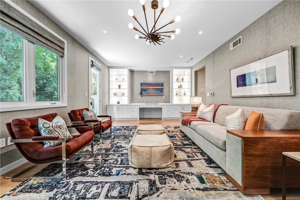 Pasadena, California, 91106, United States, 6 Bedrooms Bedrooms, ,9 BathroomsBathrooms,Residential,Active,1898207