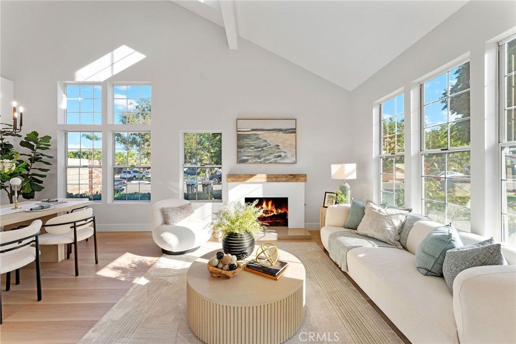 Costa Mesa, California, 92627, United States, 4 Bedrooms Bedrooms, ,3 BathroomsBathrooms,Residential,Contingent,1986895