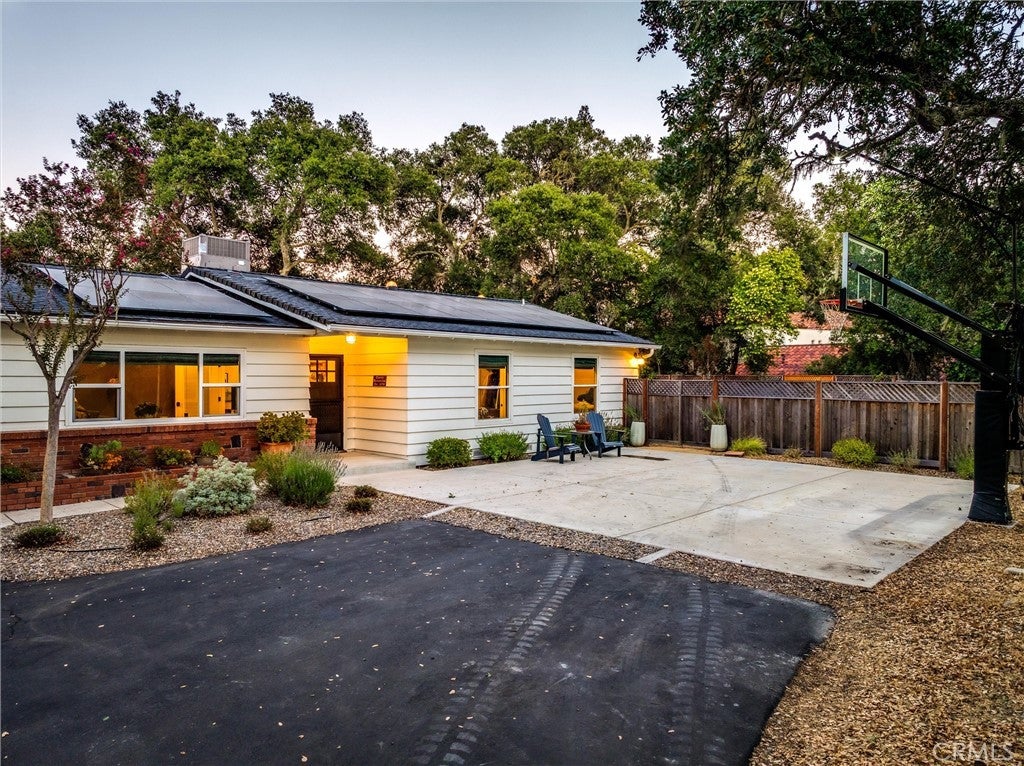 Atascadero, California, 93422, United States, 4 Bedrooms Bedrooms, ,2 BathroomsBathrooms,Residential,Active,1913985