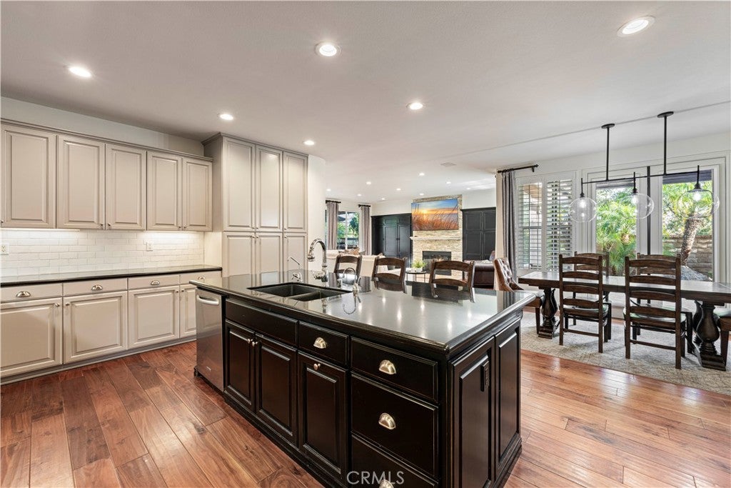 Valencia, California, 91381, United States, 5 Bedrooms Bedrooms, ,4 BathroomsBathrooms,Residential,Active,2007929