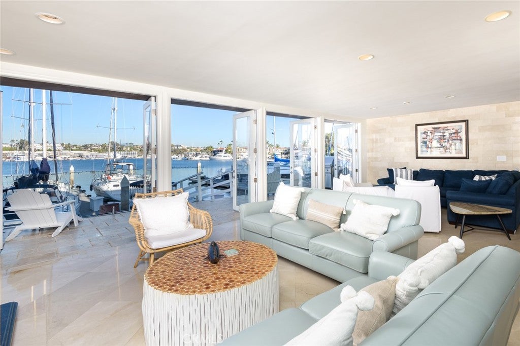 Newport Beach, California, 92663, United States, ,5 BathroomsBathrooms,Residential,Active,1762822