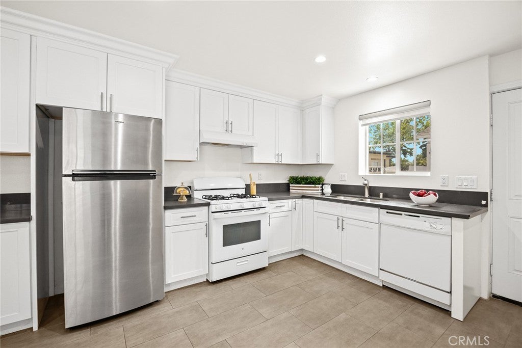 Los Angeles, California, 90034, United States, 5 Bedrooms Bedrooms, ,5 BathroomsBathrooms,Residential,Active,1899242