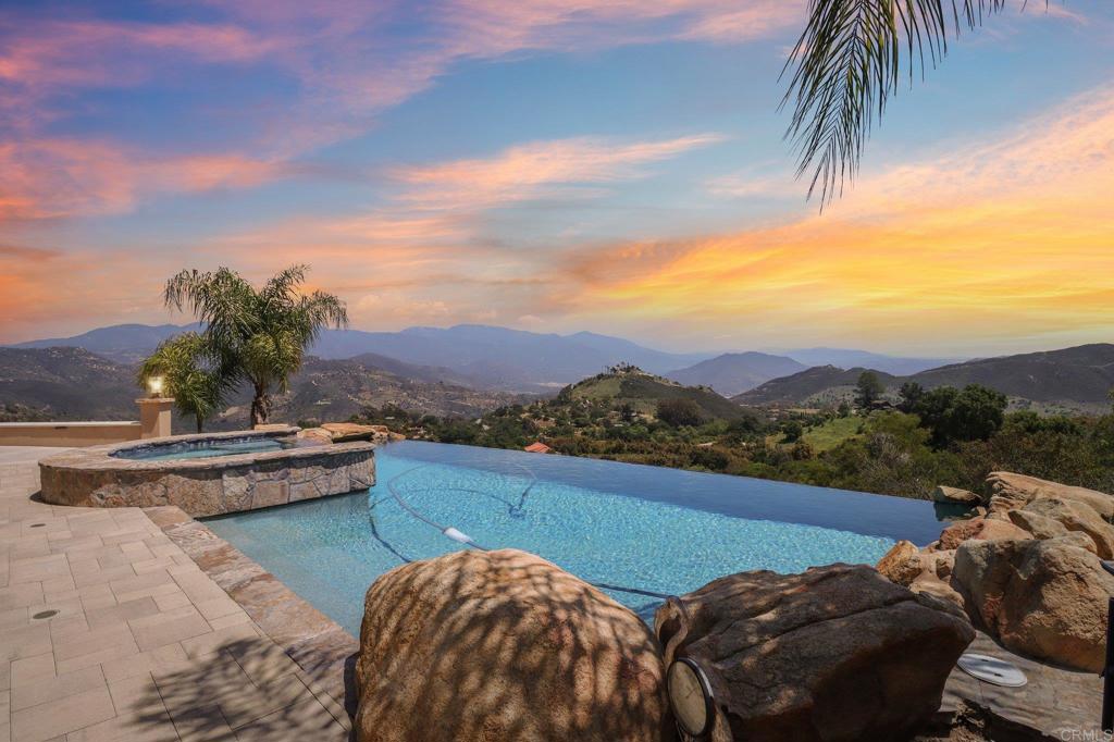 Fallbrook, California, 92028, United States, 3 Bedrooms Bedrooms, ,2 BathroomsBathrooms,Residential,Pending,1929395