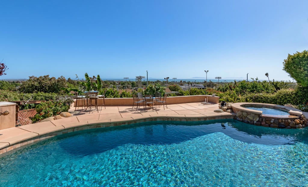 Ventura, California, 93001, United States, 3 Bedrooms Bedrooms, ,2 BathroomsBathrooms,Residential,Active,1944036