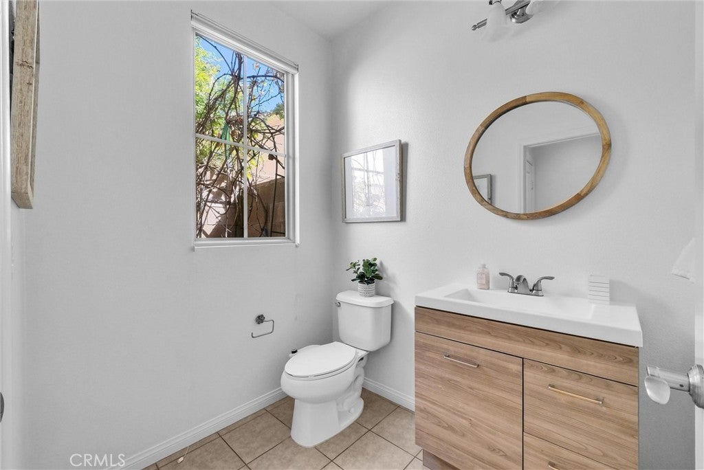 Irvine, California, 92618, United States, 3 Bedrooms Bedrooms, ,3 BathroomsBathrooms,Residential,Contingent,1986914