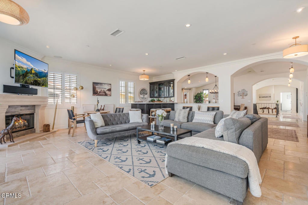 Oxnard, California, 93035, United States, 5 Bedrooms Bedrooms, ,6 BathroomsBathrooms,Residential,Contingent,1973330