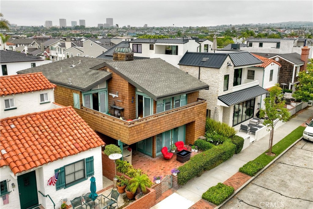 Newport Beach, California, 92661, United States, 4 Bedrooms Bedrooms, ,3 BathroomsBathrooms,Residential,Active,1894578