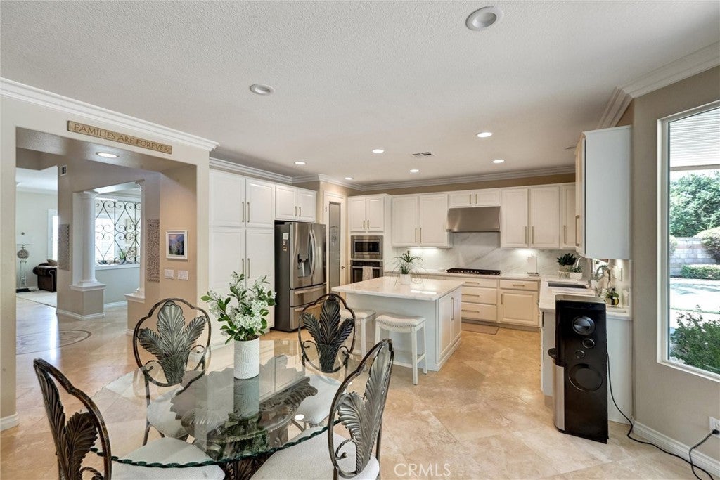 Murrieta, California, 92562, United States, 6 Bedrooms Bedrooms, ,5 BathroomsBathrooms,Residential,Active,1914833