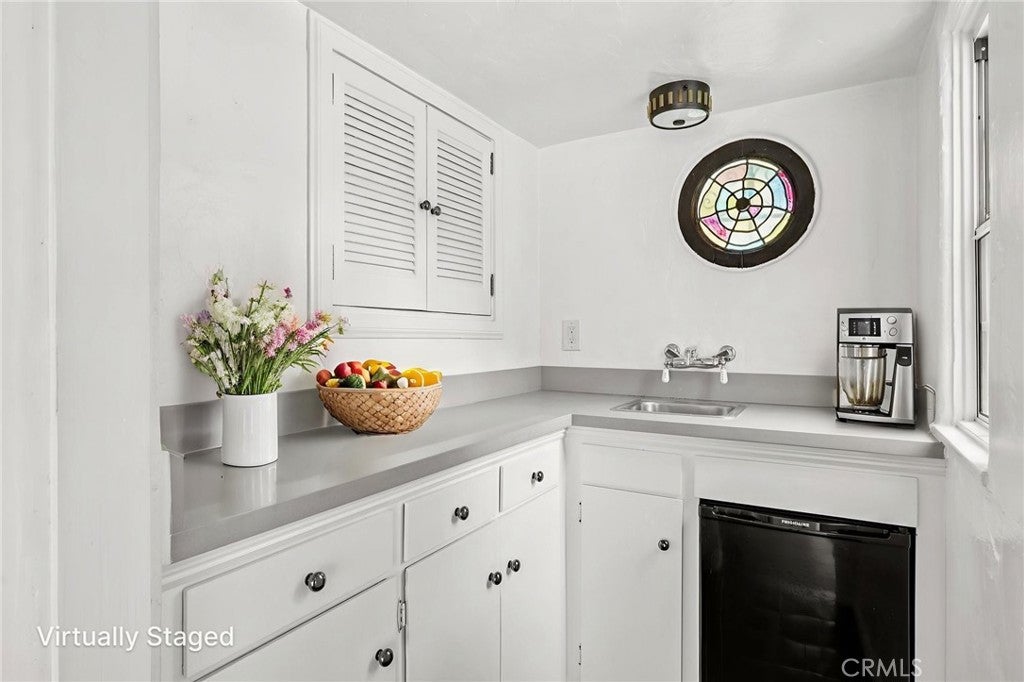North Hollywood, California, 91602, United States, 3 Bedrooms Bedrooms, ,2 BathroomsBathrooms,Residential,Active,1914796