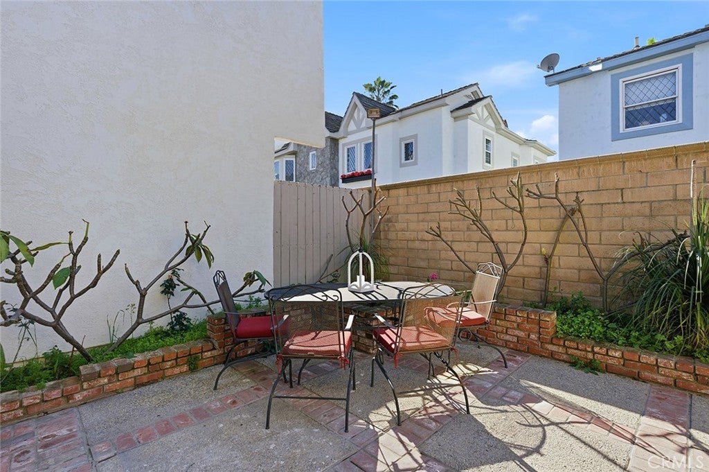 Seal Beach, California, 90740, United States, 4 Bedrooms Bedrooms, ,3 BathroomsBathrooms,Residential,Active,2010555