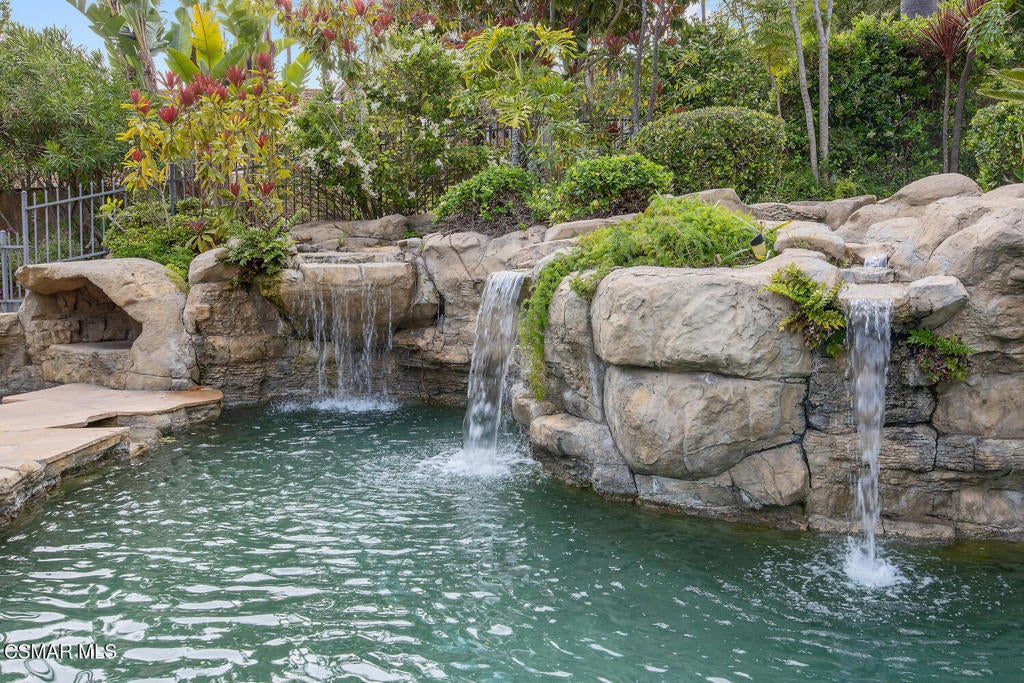 Malibu, California, 90265, United States, 4 Bedrooms Bedrooms, ,5 BathroomsBathrooms,Residential,Active,1892428