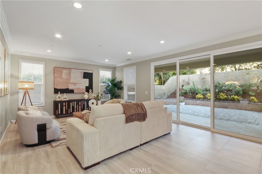 Irvine, California, 92618, United States, 4 Bedrooms Bedrooms, ,5 BathroomsBathrooms,Residential,Pending,2007263