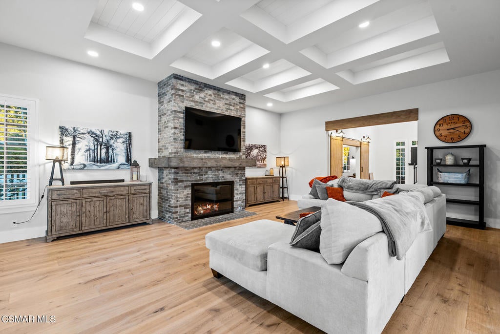 Agoura Hills, California, 91301, United States, 5 Bedrooms Bedrooms, ,7 BathroomsBathrooms,Residential,Pending,2006769