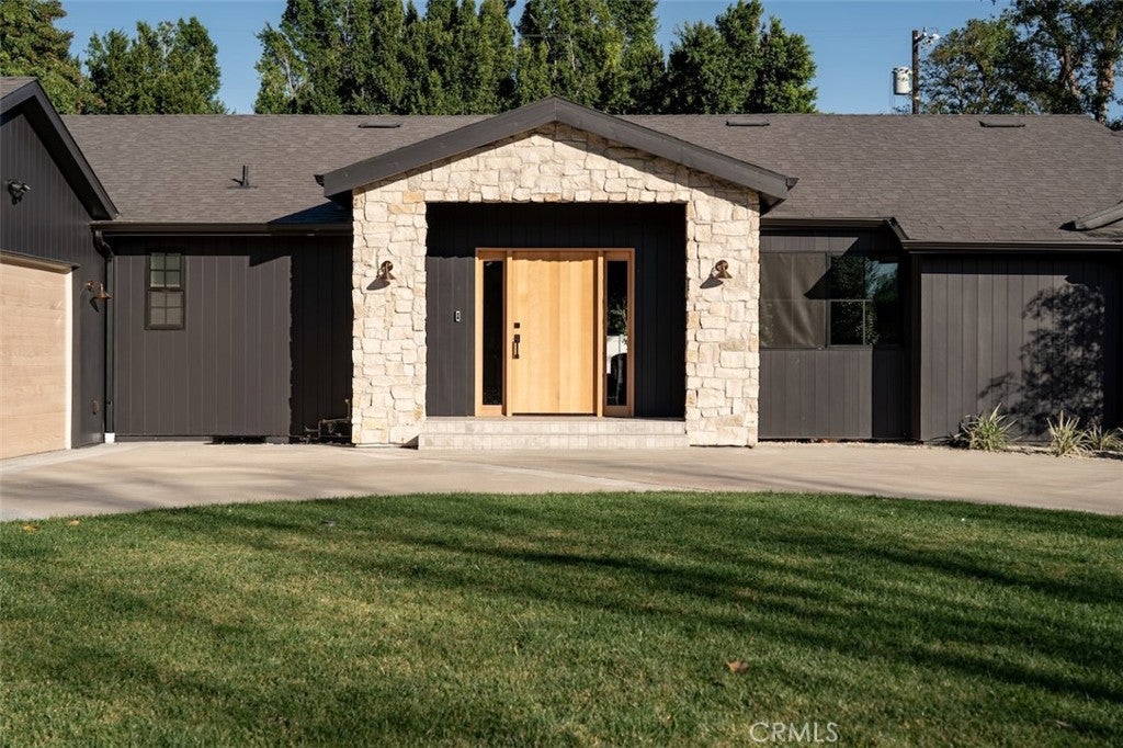Northridge, California, 91325, United States, 4 Bedrooms Bedrooms, ,4 BathroomsBathrooms,Residential,Active,2030583