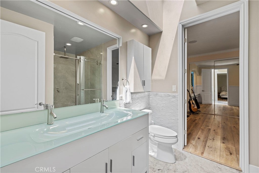 Northridge, California, 91325, United States, 4 Bedrooms Bedrooms, ,4 BathroomsBathrooms,Residential,Active,1936096