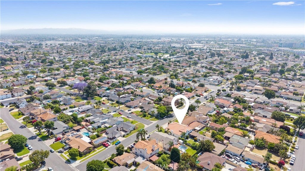 Downey, California, 90242, United States, 7 Bedrooms Bedrooms, ,6 BathroomsBathrooms,Residential,Contingent,1829948